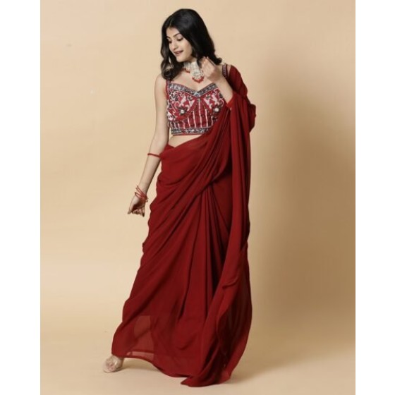 Women Embellished Saree with Lace Border