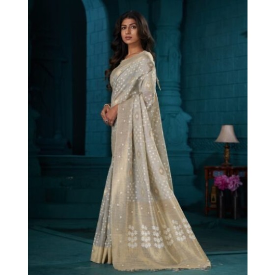 Women Embellished Saree with Lace Border